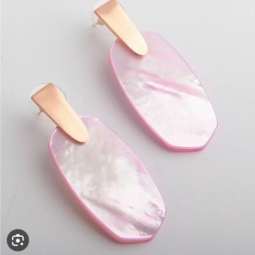 Kendra Scott Gold Aragon Blush Mother of Pearl Earring